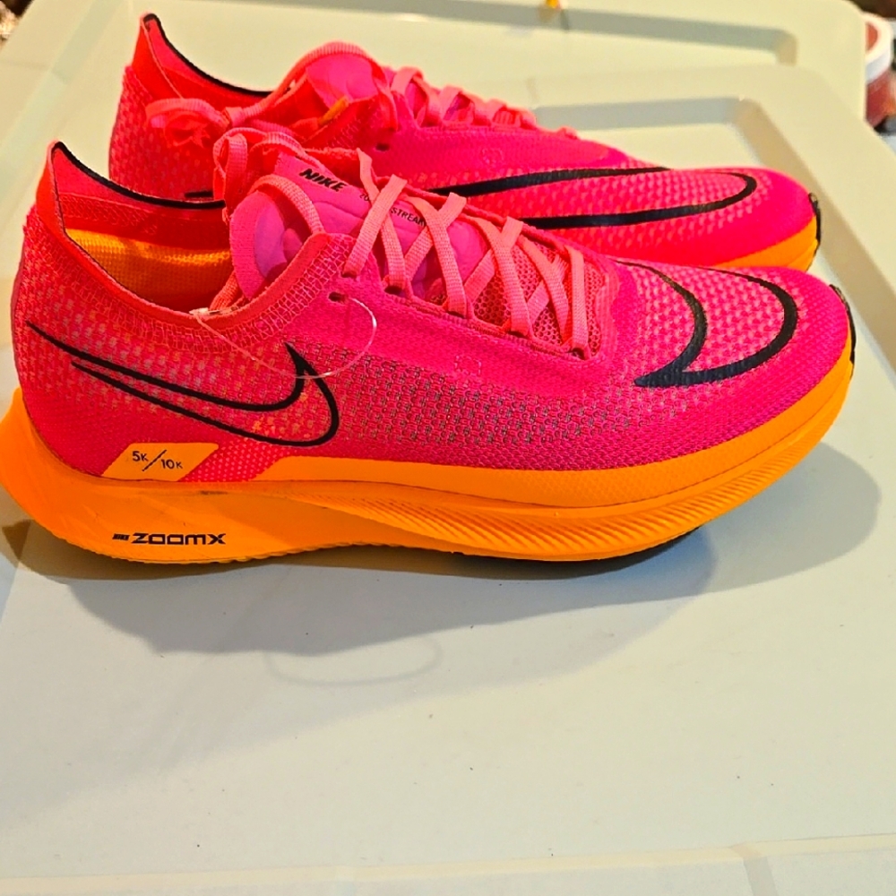 Nike Unisex Zoomx Streakfly Hyper Pink and Laser Orange Shoes.New Men 6, Wmn 7.5
